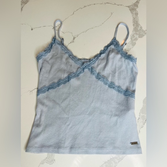 Hollister Tops - Adorable lace Hollister Cami size Medium